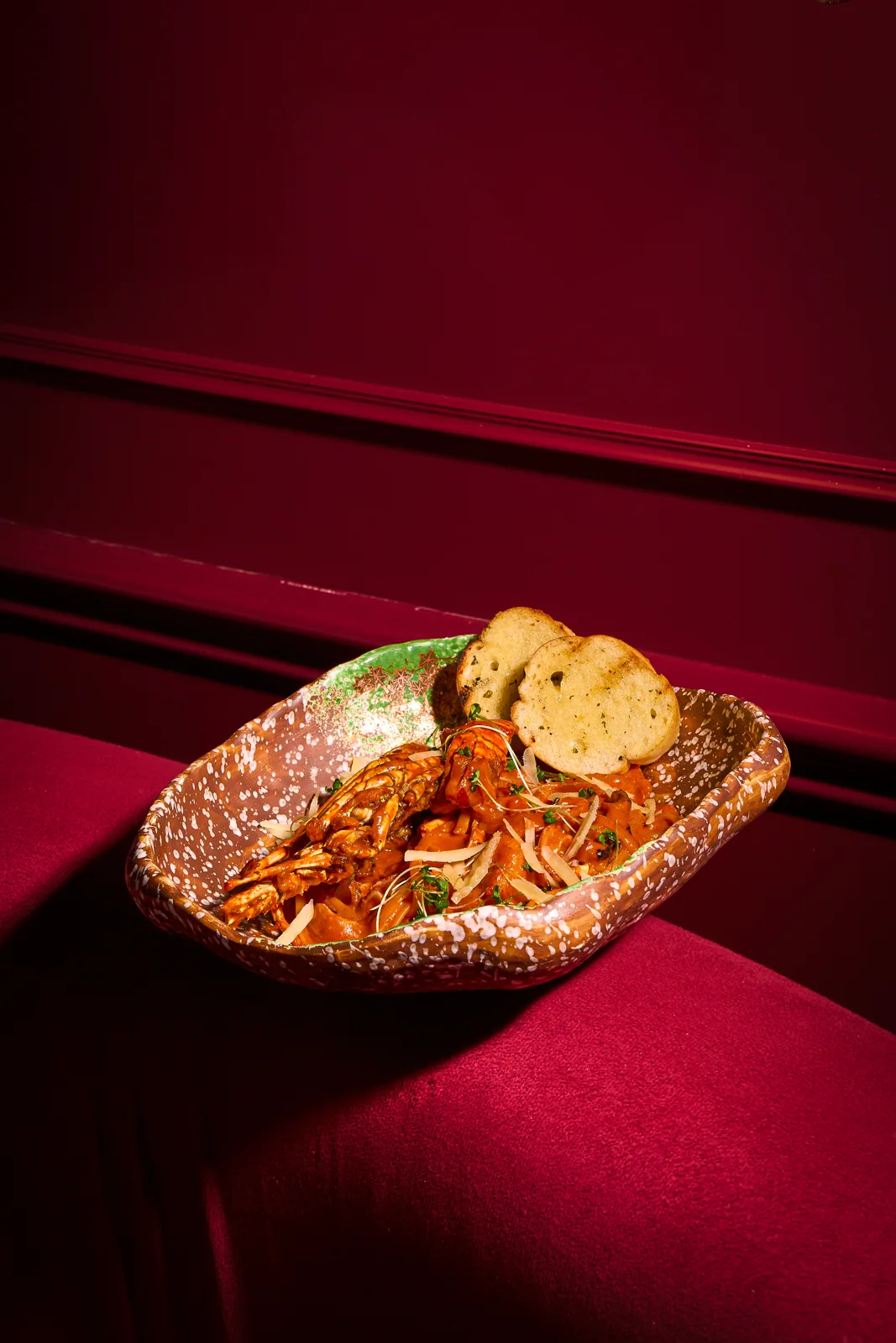 Fotografía gastronómica sobre fondo magenta para DIGIVAL